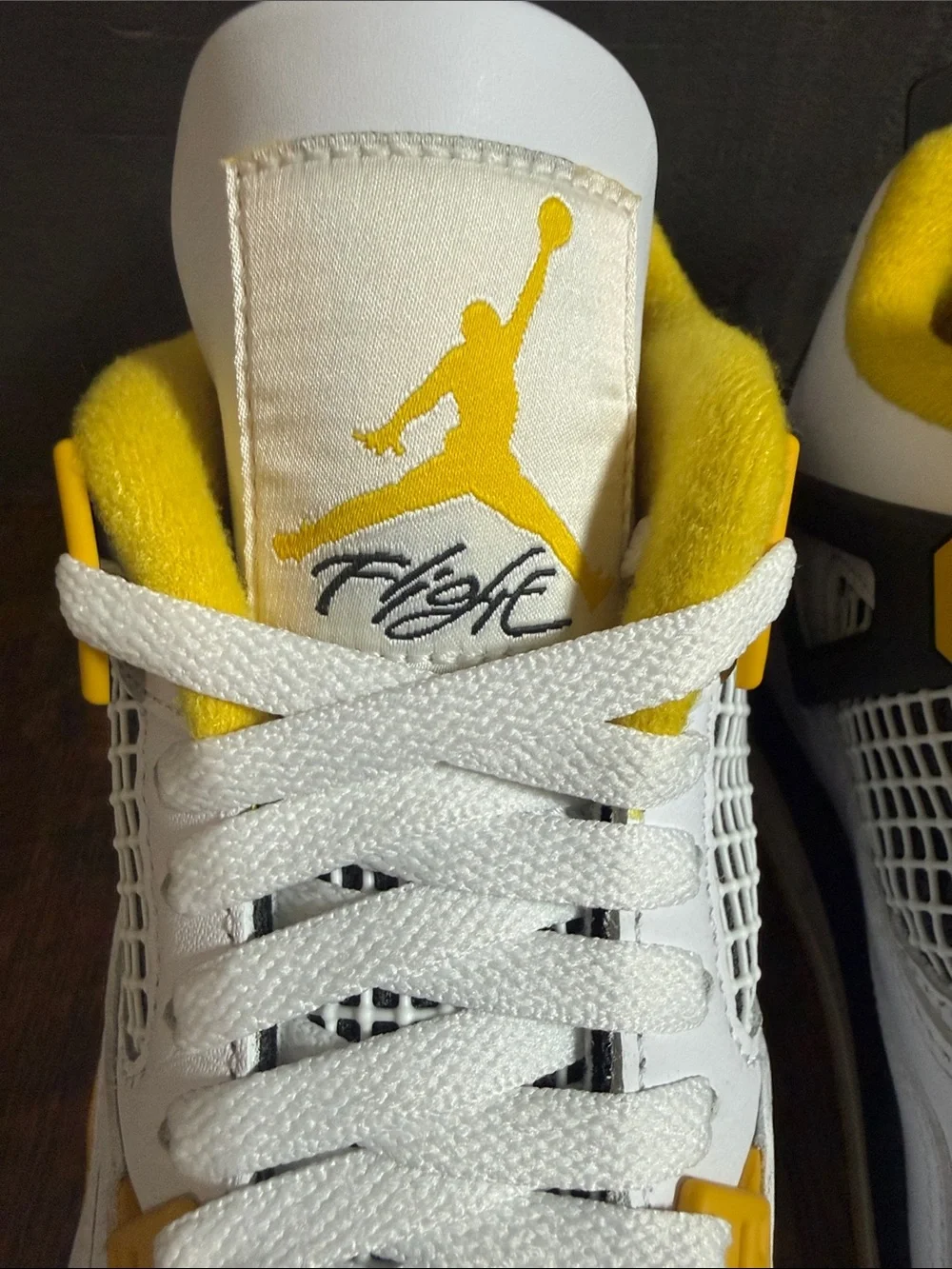 Nike Air Jordan 4 Retro Vivid Sulfur White Yellow Women’s 8.5 Men’s 7 DS